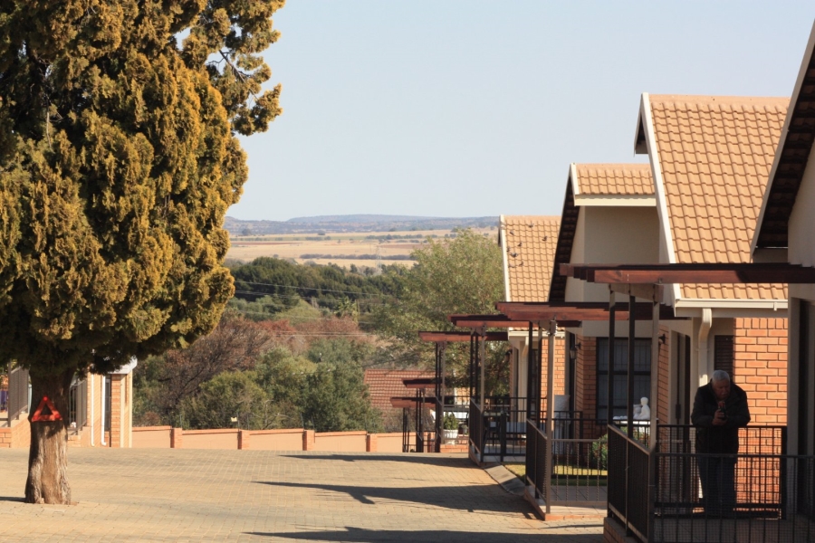 2 Bedroom Property for Sale in Langenhovenpark Free State